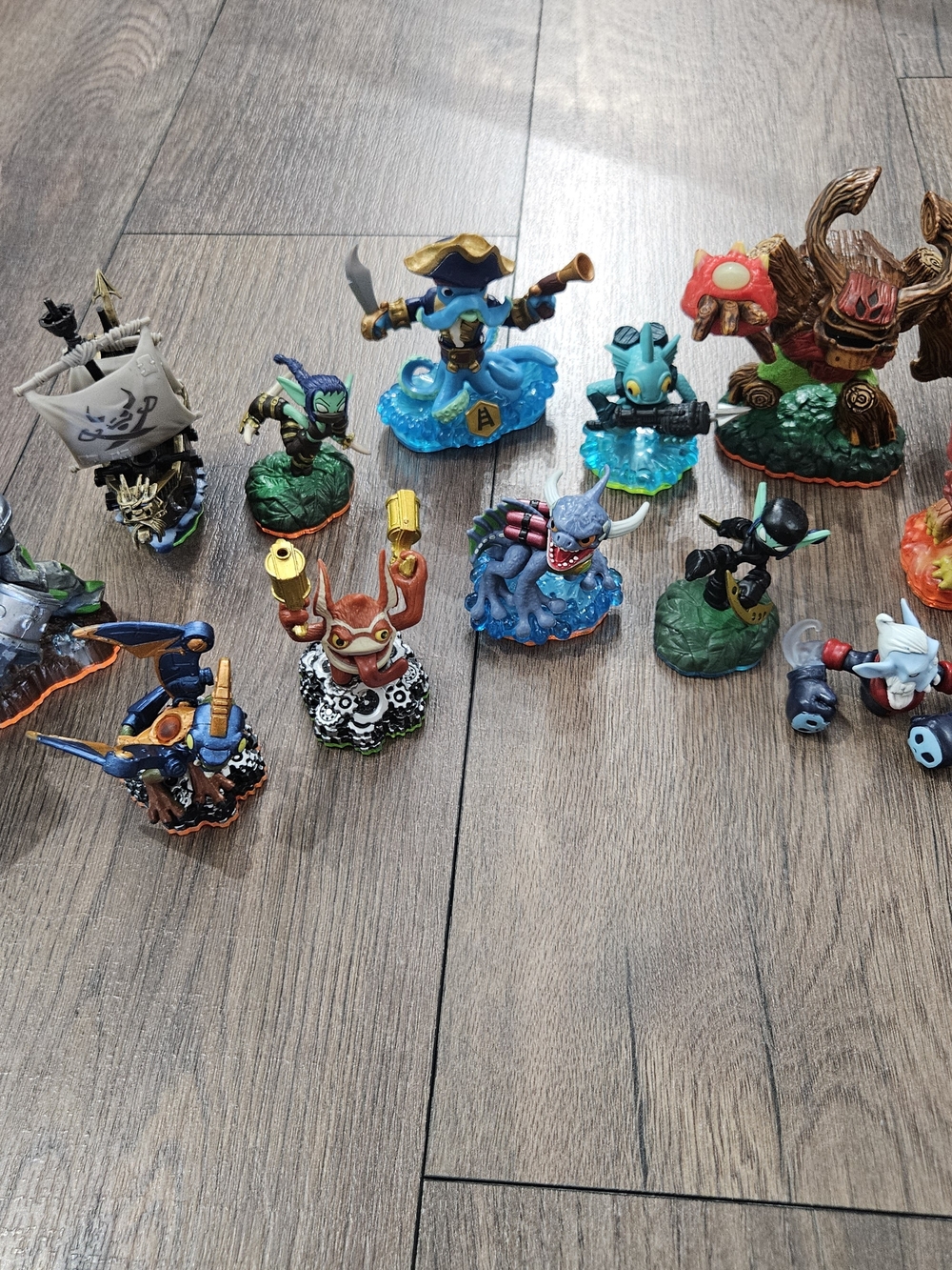 Lot of 12 Skylanders